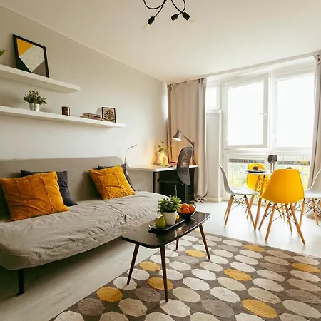Apartment Przechodnia 2 Yellow - Biurko Oraz Wygodny Fotel Do Pracy - Better